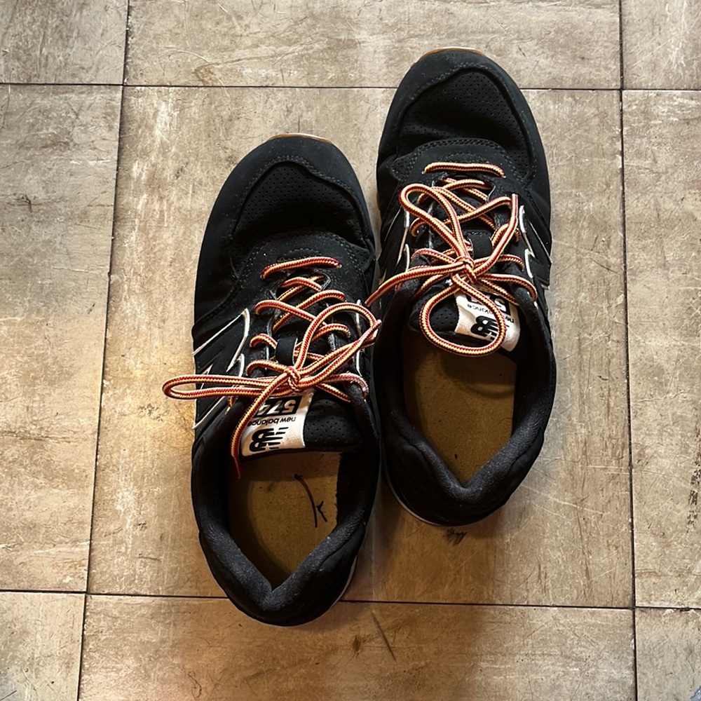 Size 7 Women New Balance 574